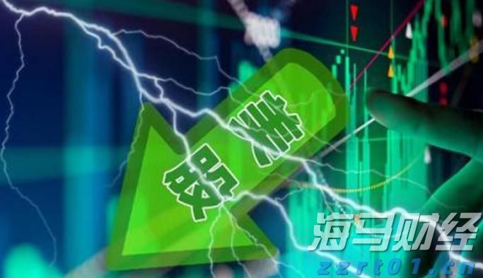 第十五届全运会男子篮球成年组A组参赛球队抵达贵港