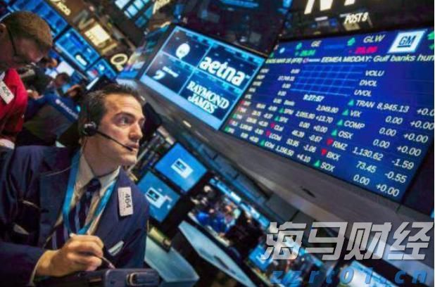 第十五届全运会男子篮球成年组A组参赛球队抵达贵港